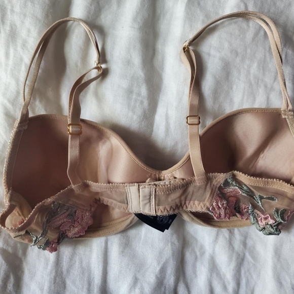 Nude bra with patterned flowers - Size 34B - Picture 4 of 6